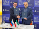 Presenting a selection of SAMT's books to the National Research University of Moscow (Higher School of Economics) in the presence of IRI's ambassador to Russia and the relevant cultural and scientific advisors